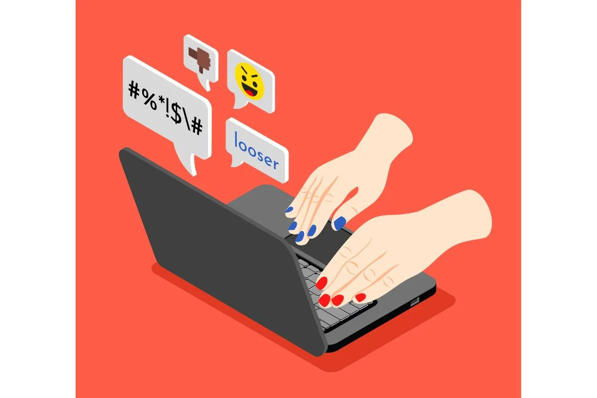 Illustrazione di cyberbullismo: mani su laptop, circondate da insulti e simboli negativi.